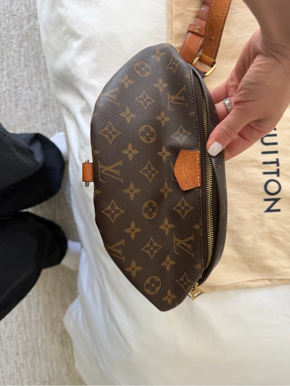 Louis Vuitton Monogram Belt Bag in Brown with Gold Hardware - Picture 4 of 17